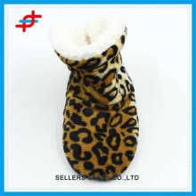 2016 nuevas medias botas de invierno diseñadas para el hogar con patrón de leopardo, color dorado y ropa de moda para enemigos